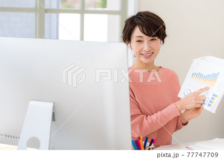 ビジネスウーマン 77747709
