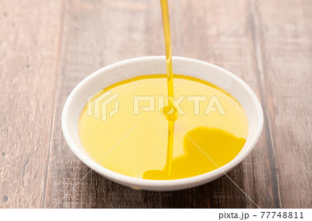 オリーブオイル  77748811