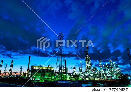 三重県 四日市の工場夜景（昭和四日市石油南） 77749627