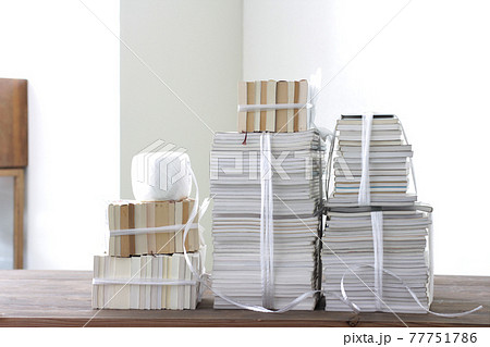 たくさんの本や雑誌や文庫本の処分と断捨離 77751786