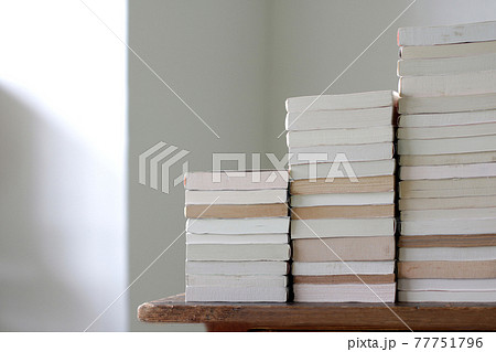 たくさんの本や雑誌や文庫本の処分と断捨離 たくさんの本や雑誌や文庫本の処分と断捨離 77751796