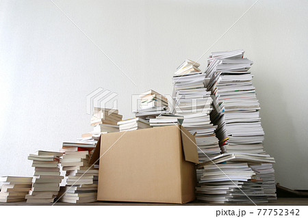 たくさんの本や雑誌や文庫本の処分と断捨離 たくさんの本や雑誌や文庫本の処分と断捨離 77752342
