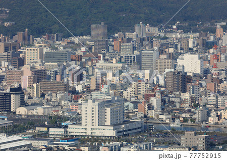 早朝の高松市、県立中央病院から三越付近 77752915