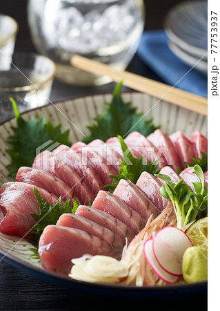 鰹の刺身 大皿盛り 鰹の刺身 大皿盛り 77753937