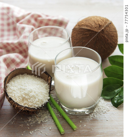 Fresh coconut milk 77754301