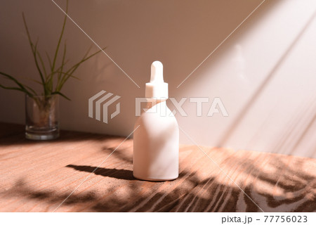 ボタニカルなスキンケアボトル ボタニカルなスキンケアボトル 77756023