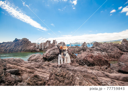 海 海岸 女性 77759843