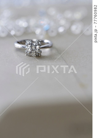 ダイヤモンド リング 花 77760982