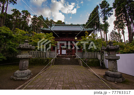 千葉県君津市鹿野山にある関東最古の名刹の鹿野山神野寺での早朝の仁王門 千葉県君津市鹿野山にある関東最古の名刹の鹿野山神野寺での早朝の仁王門 77763317