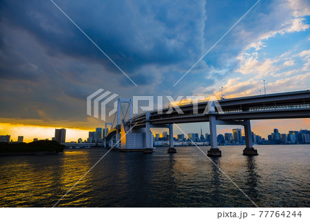 雷雨の前の東京 雷雨の前の東京 77764244