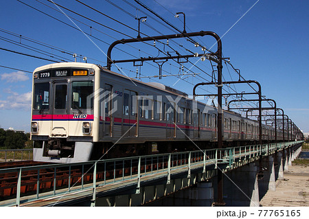 多摩川を渡る京王本線7000系(準特急:10両編成) 多摩川を渡る京王本線7000系(準特急:10両編成) 77765165