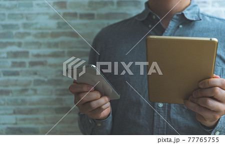 タブレットを持ちます タブレットを持ちます 77765755