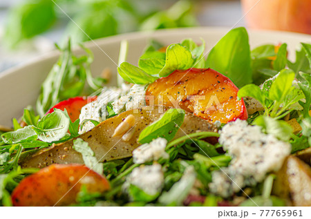 Grilled fruit salad 77765961