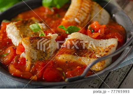 Delicious grilled fish with tomato sauce 77765993
