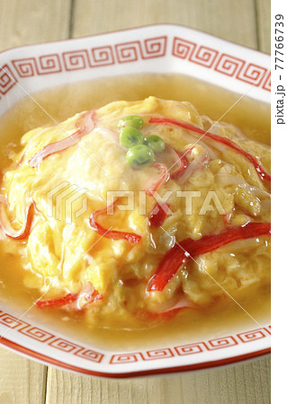 熱々餡かけ中華風オムライス、天津飯 77766739