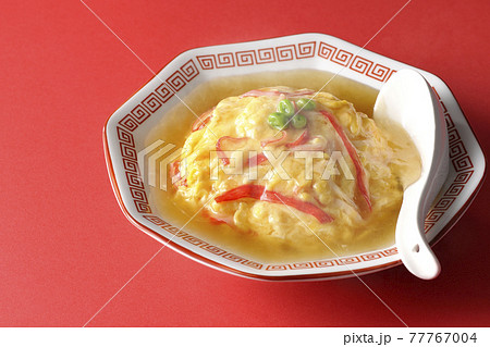 熱々餡かけ中華風オムライス、天津飯とレンゲ 77767004