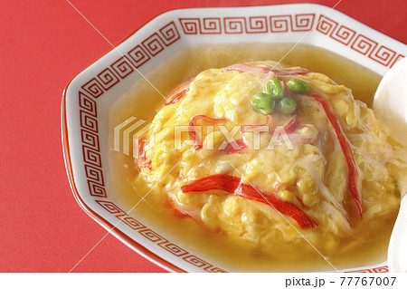 熱々餡かけ中華風オムライス、天津飯とレンゲ 77767007