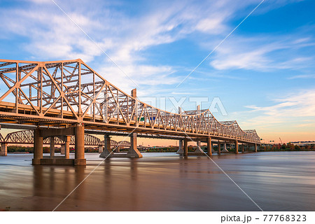 Louisville, Kentucky, USA with John F. Kennedy Bridge spanning the Ohio River 77768323