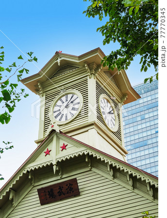 札幌市時計台　縦構図 77770345