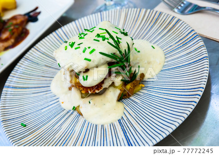 Fried pork with potatoes and Roquefort cheese sauce Fried pork with potatoes and Roquefort cheese sauce 77772245