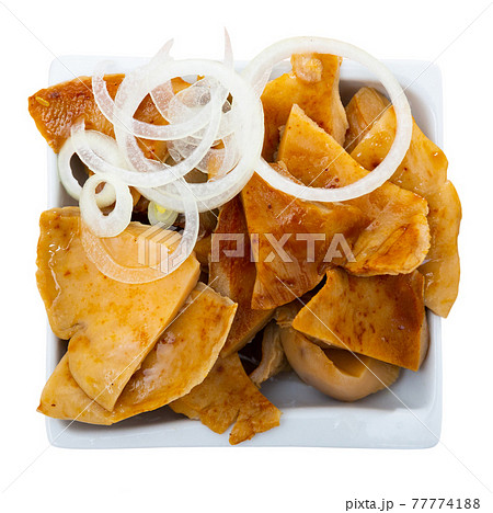 Salad bowl with pickled brittlegills and sliced white onions 77774188