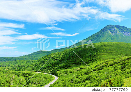 北海道　爽やかな青空　知床峠と羅臼岳 77777760