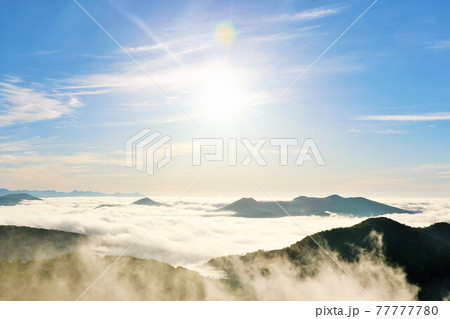 北海道　夜明けの雲海 77777780