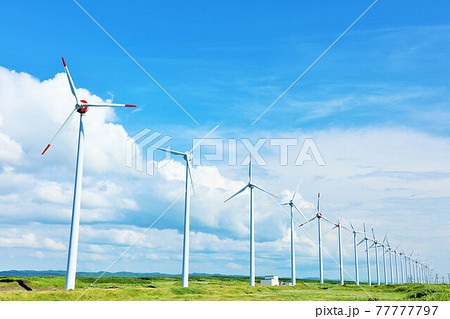 北海道 夏の青空とオトンルイ風力発電の風景 北海道 夏の青空とオトンルイ風力発電の風景 77777797