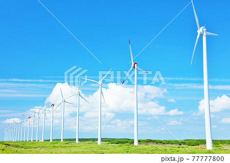 北海道 夏の青空とオトンルイ風力発電の風景 北海道 夏の青空とオトンルイ風力発電の風景 77777800