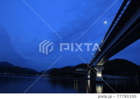 愛媛県 夜の九島大橋 愛媛県 夜の九島大橋 77780100