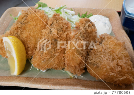 いしもちフライ 清水港 うお完 接写 タルタルソースとレモン添え 77780603