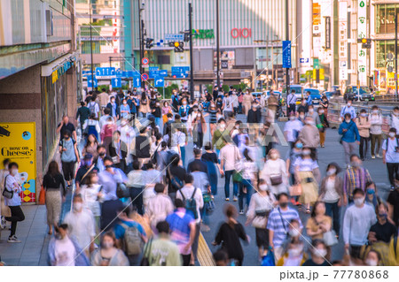 日本の東京都市景観 9都道府県にあす宣言拡大。コロナ禍前と変わらない脅威の人出=5月15日、新宿 日本の東京都市景観 9都道府県にあす宣言拡大。コロナ禍前と変わらない脅威の人出=5月15日、新宿 77780868