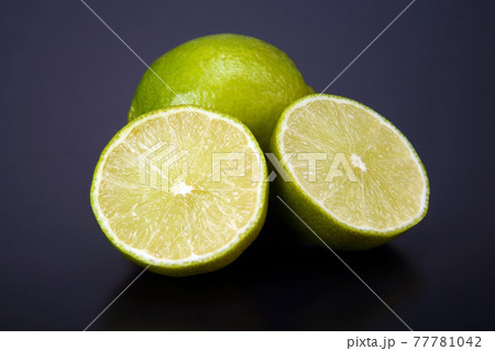 Citrus fruits. cut in half lemons on a gray background 77781042