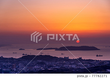 山口県下関市　火の山公園からの西方の六連島の夕景 77782271