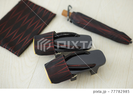 着物　雨コート　傘　下駄 77782985