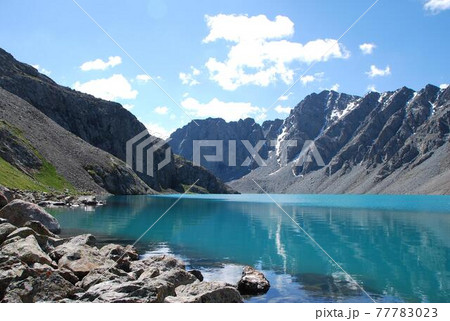 絶景の山上湖 アラコル湖/キルギス 絶景の山上湖 アラコル湖/キルギス 77783023
