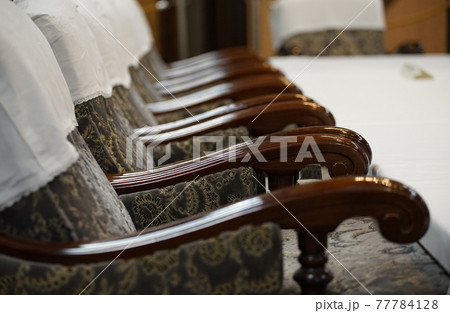 木製椅子の肘掛 木製椅子の肘掛 77784128