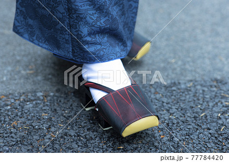 雨　着物の女性　道行　雨コート 77784420