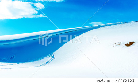 雪の造形　（鳥取砂丘） 77785351