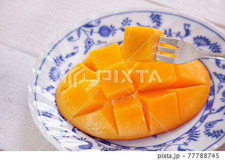 格子状カットのマンゴー3 77788745