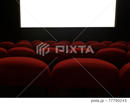 開演前の映画館内 開演前の映画館内 77790243