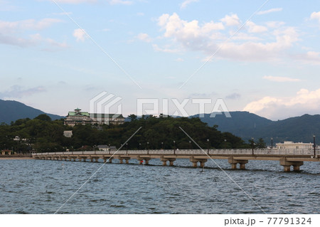 竹島と対岸を結ぶ「竹島橋と蒲郡クラシックホテル」 77791324
