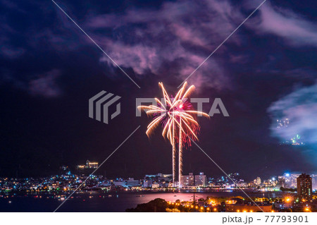 （長野県）諏訪湖祭湖上花火大会 77793901