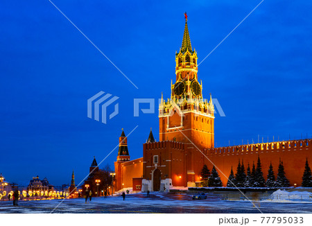 Night view of Spasskaya Tower of the Moscow Kremlin and wall of the Kremlin with illumination 77795033