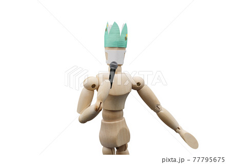 ニューノーマルでマスクをしてマイクを持って歌うデッサン人形 ニューノーマルでマスクをしてマイクを持って歌うデッサン人形 77795675