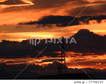 元気でる夕焼け空の風景です!。。凄いですね!。。(笑い)。。 元気でる夕焼け空の風景です!。。凄いですね!。。(笑い)。。 77796255