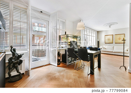 Stylish luxury living room interior design 77799084