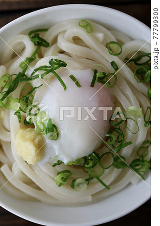 冷やし温玉ぶっかけうどん 冷やし温玉ぶっかけうどん 77799300
