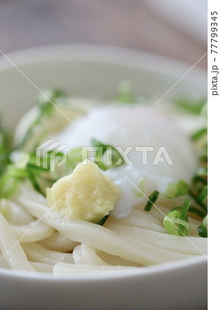 冷やし温玉ぶっかけうどん 冷やし温玉ぶっかけうどん 77799345