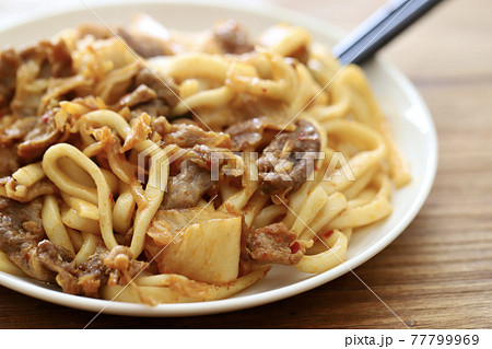 豚肉と白菜キムチの焼きうどん 77799969